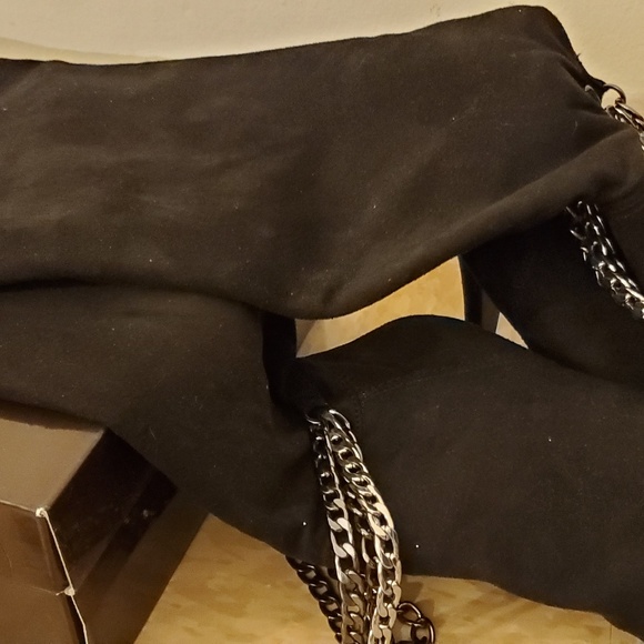 Boots - Picture 4 of 4